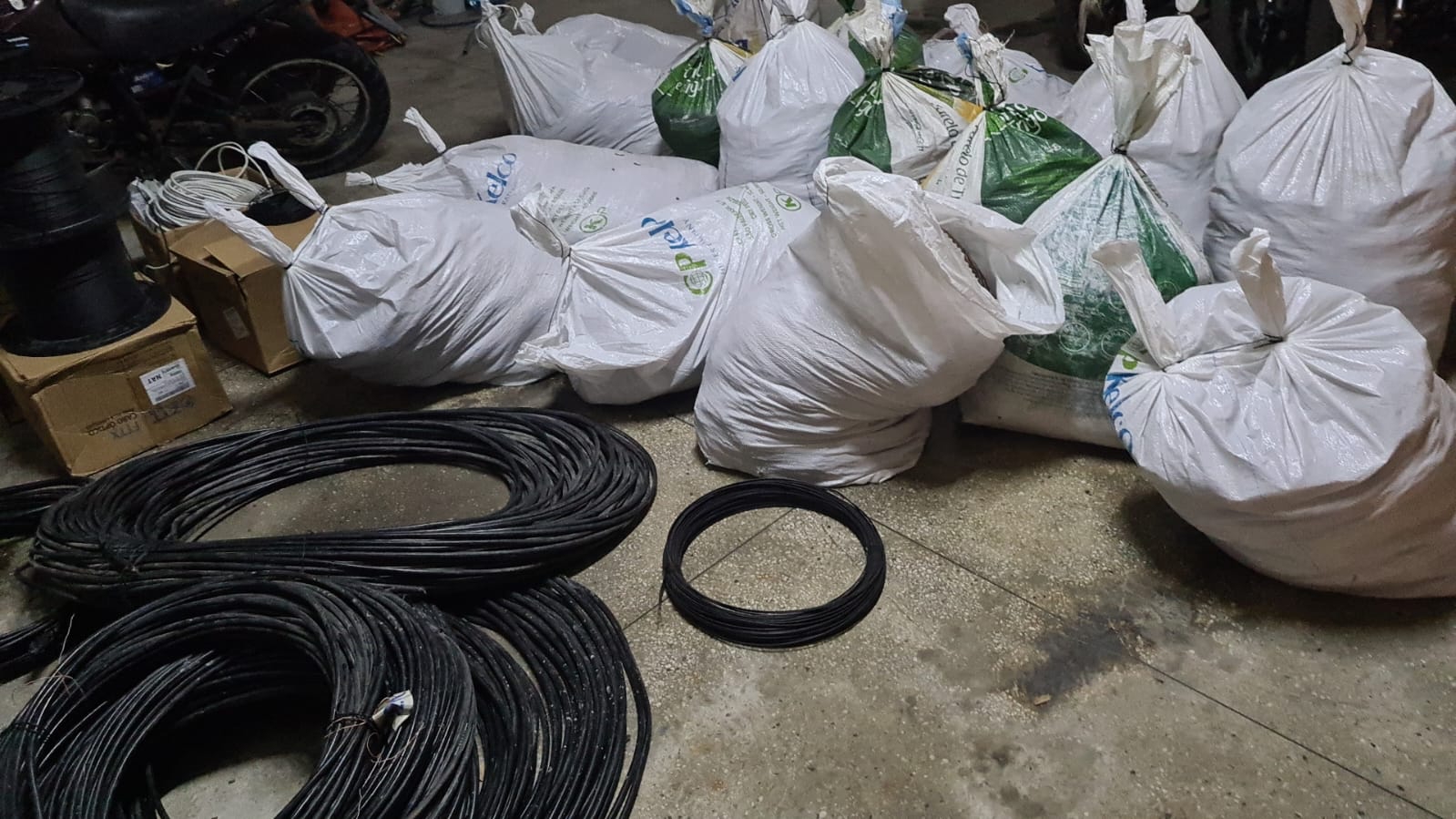 Dupla é presa em operação contra furtos de fios de cobre e fibra óptica; carga apreendida vale R$ 43 mil
