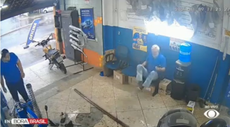 Vítima de barra de ferro em vídeo viral é sogro de quem segurava o objeto; ASSISTA