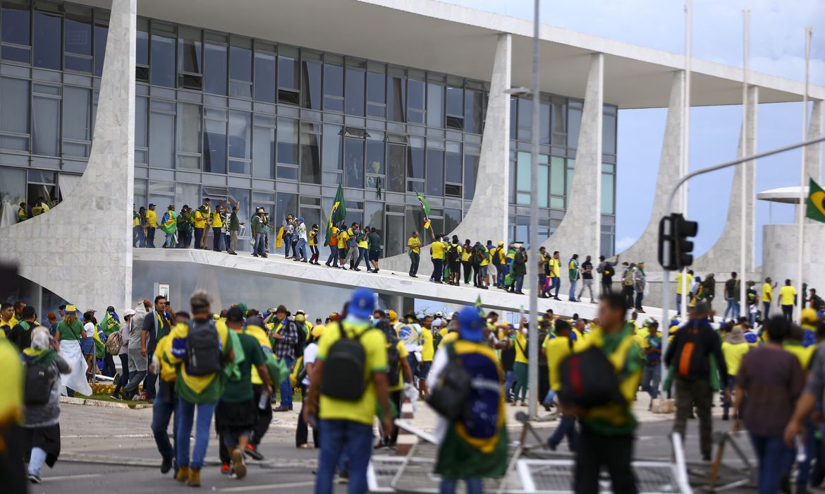 Governo identifica primeiros suspeitos de financiar atos violentos e pede bloqueio de R$ 6,5 milhões