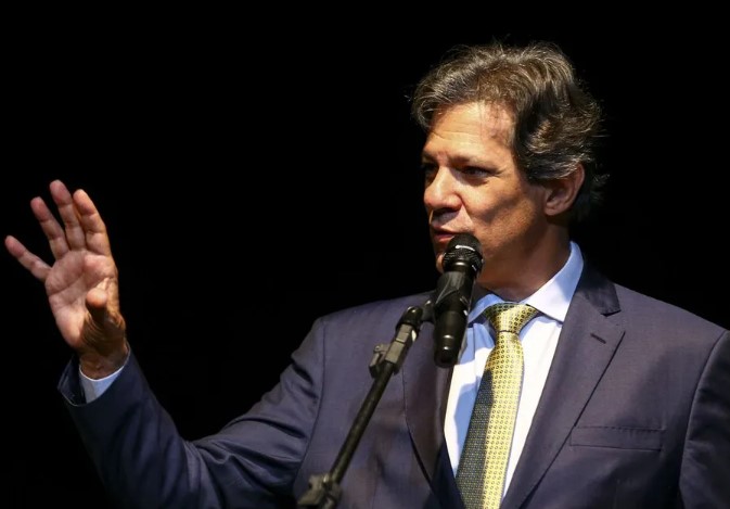 Haddad afirma que governo vai refazer contas do INSS e não garante salário mínimo de R$ 1.320 neste ano