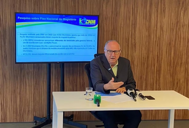 CNM critica reajuste de piso salarial de professores e orienta prefeitos a ignorar aumento