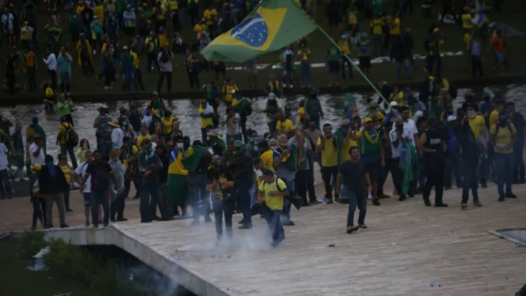 PF prende 4 suspeitos de envolvimento nas invasões em Brasília
