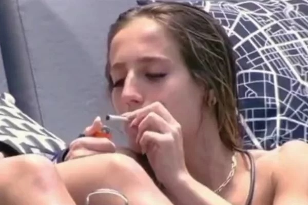 Boninho chama atenção de participantes do BBB 23 por excesso de cigarro