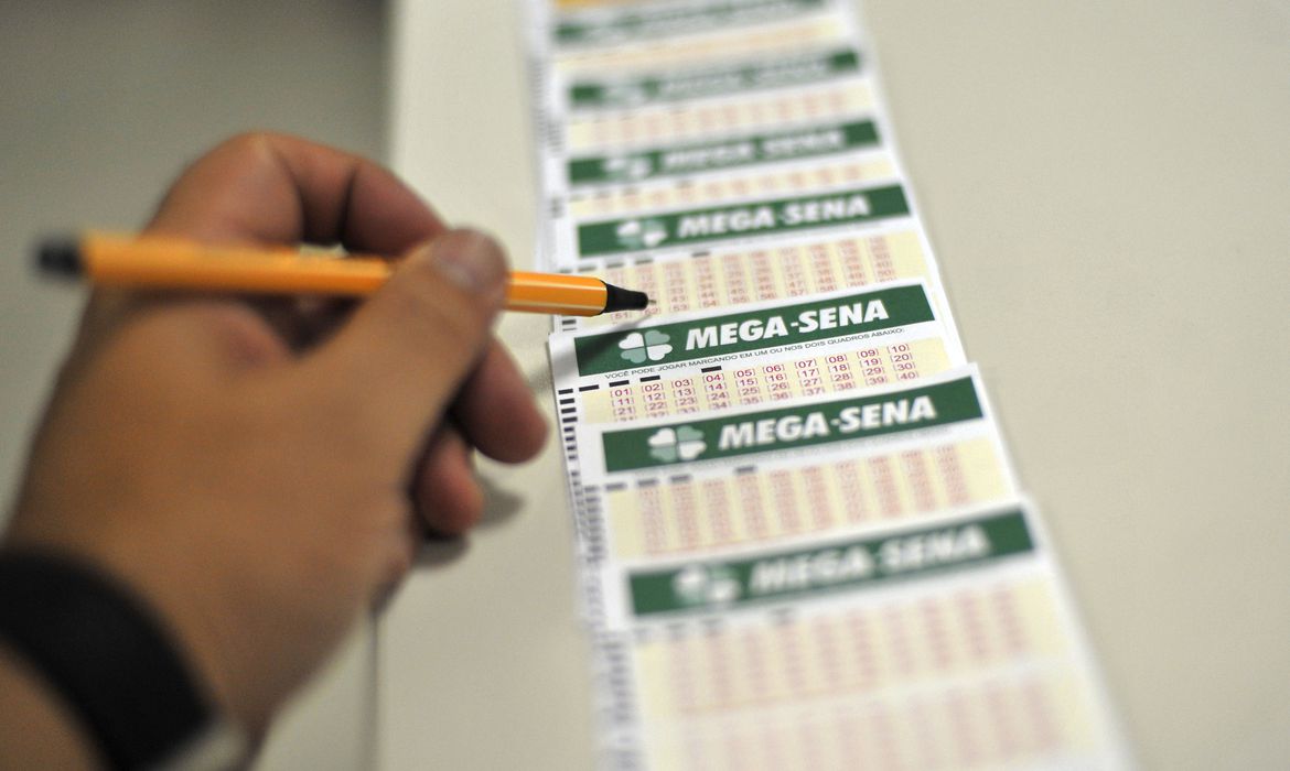 Ninguém acerta as seis dezenas da Mega-Sena, e prêmio vai a R$ 63 mi