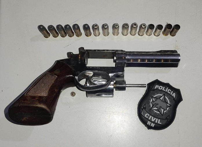 Polícia Civil prende suspeito por porte ilegal de arma de fogo e violência doméstica no RN