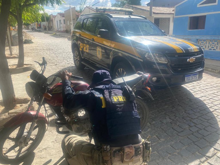 PRF recupera um veículo roubado e apreende quatro adulterados no Rio Grande do Norte