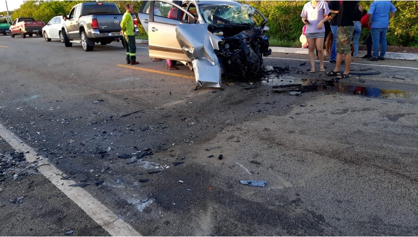 VÍDEO: Acidente deixa dois mortos e vários feridos graves na BR-101, no RN