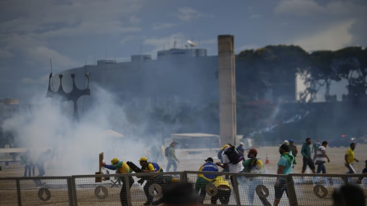 Operação da PF em 5 estados prende suspeitos envolvidos nos atos de vandalismo em Brasília