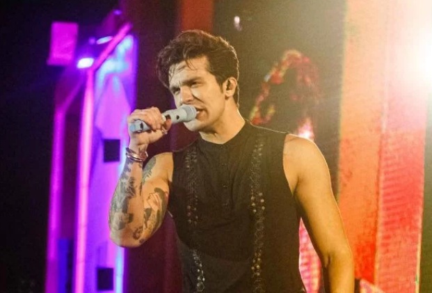 Twitter de Luan Santana é hackeado a aparece com fotos de ator pornô