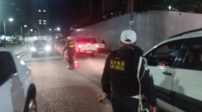 Lei Seca prende uma mulher e autua 21 motoristas por embriaguez ao volante em Natal
