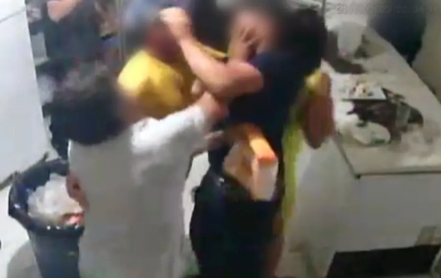 Casal invade restaurante e agride funcionários após se irritar com comida apimentada