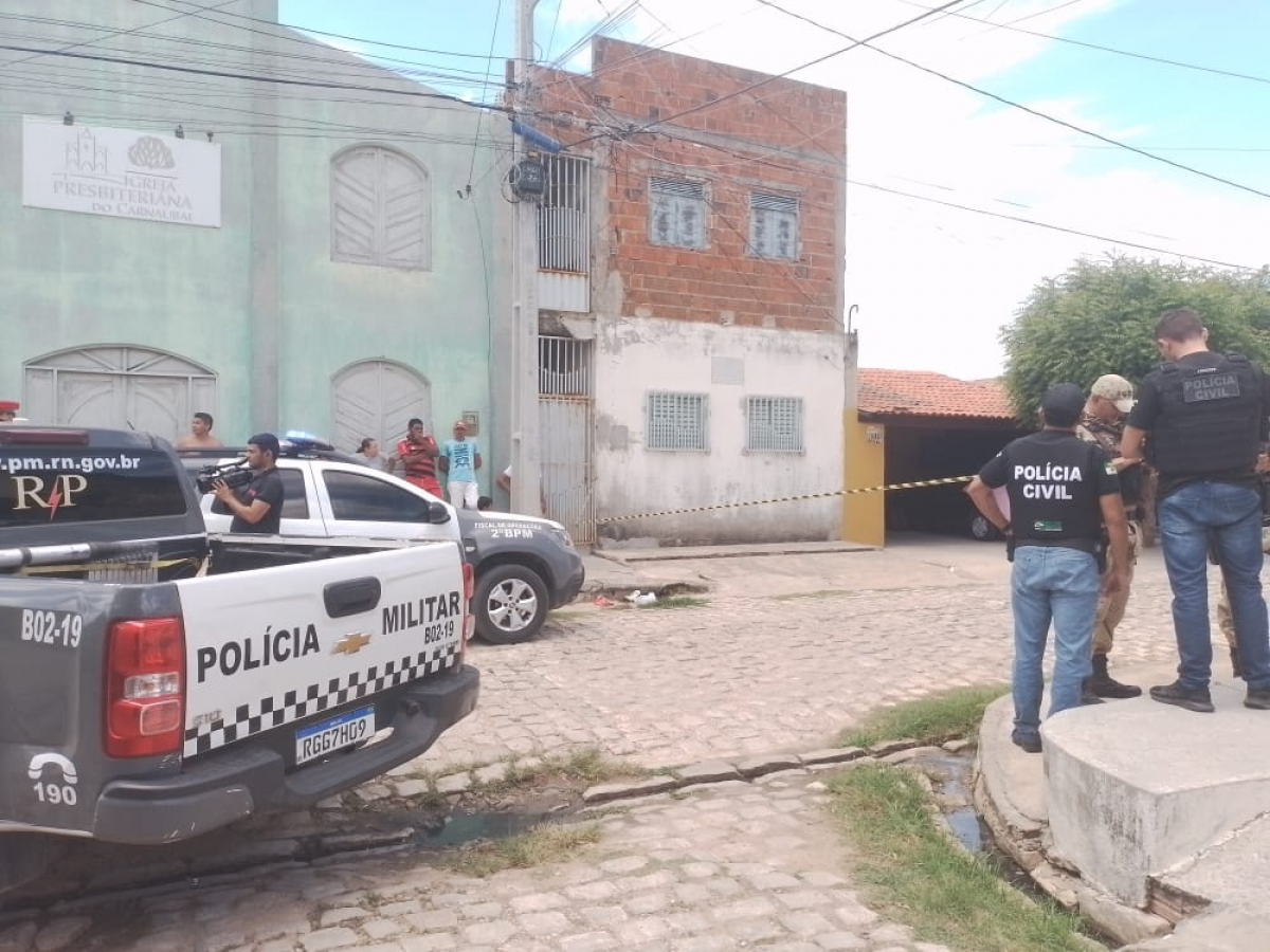 Homem é assassinado com vários tiros no meio da rua em cidade do RN