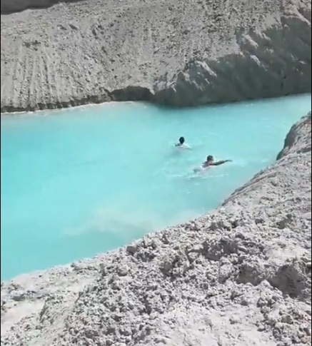 VÍDEO: Pessoas mergulham e tomam banho no Lago Azul, em Parnamirim, mesmo após alerta do Idema