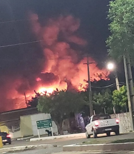 VÍDEO: Incêndio destrói fábrica em Mossoró