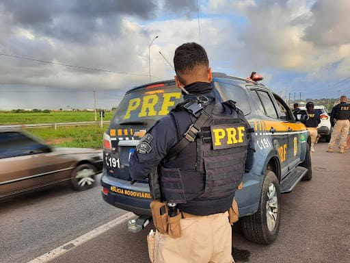 Homem foragido da justiça por homicídio é preso pela PRF em Mossoró