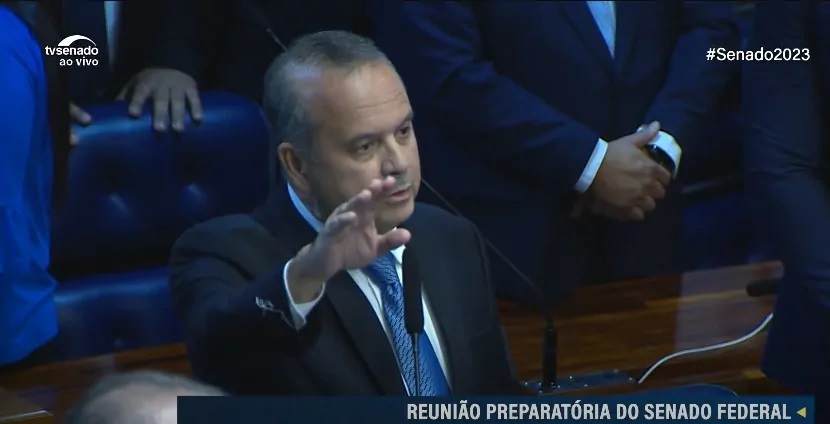 [VÍDEO] Rogério Marinho toma posse como senador pelo RN e faz juramento: “Pela democracia e pelo Brasil”