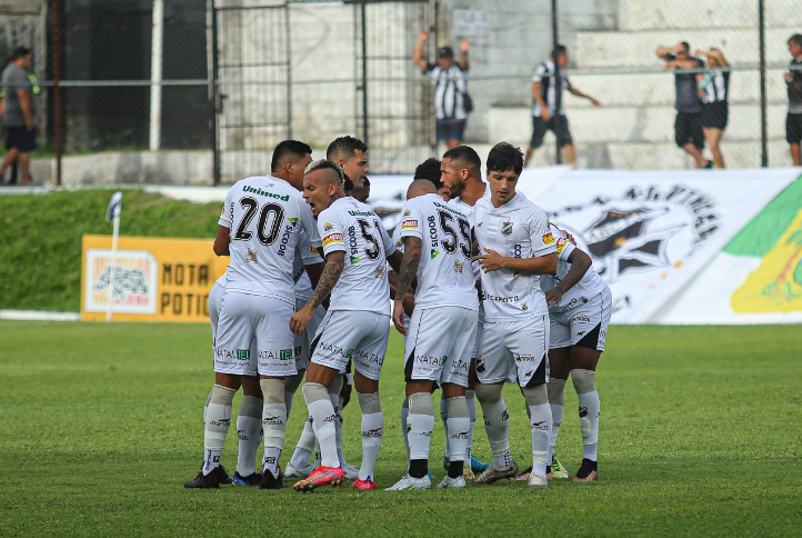 ABC x Fortaleza, Palmeiras x Santos e Grêmio; veja os jogos de hoje e onde assistir