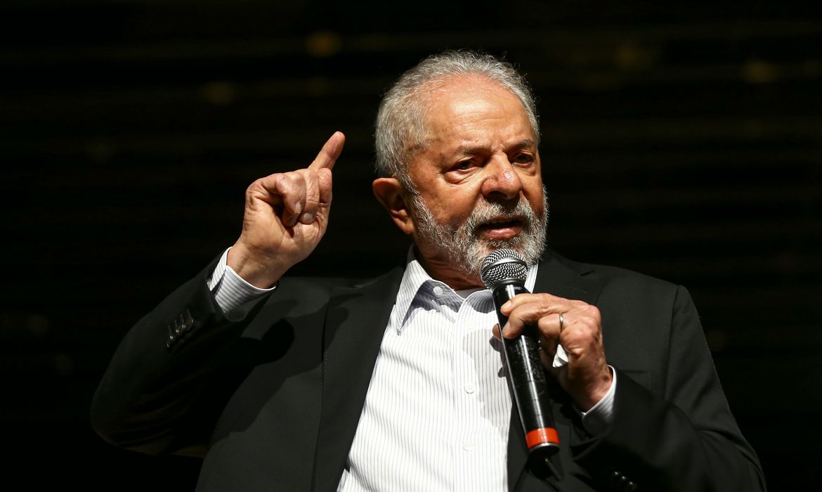 Lula finge não saber de denúncia contra ministro