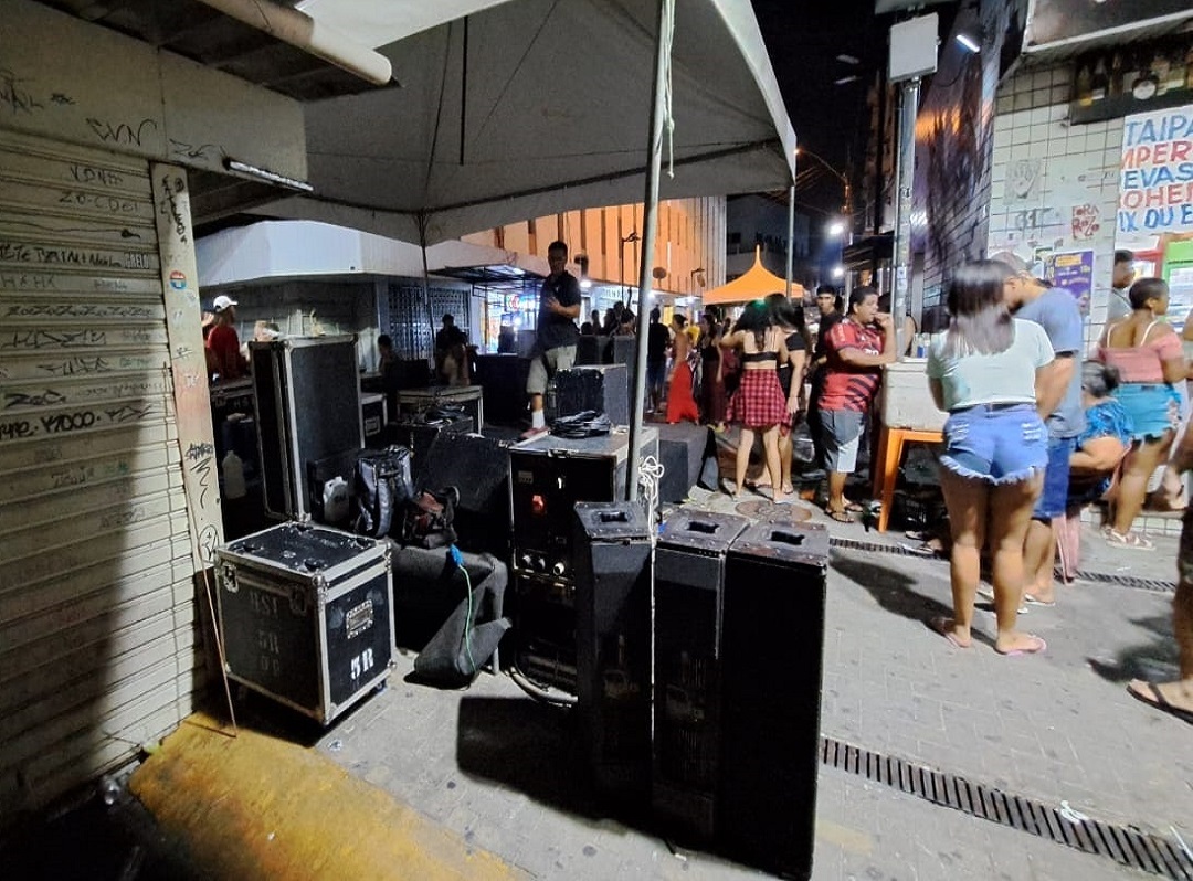 Semurb interdita evento sem autorização e notifica bares por uso indevido de área pública na Zona Leste de Natal