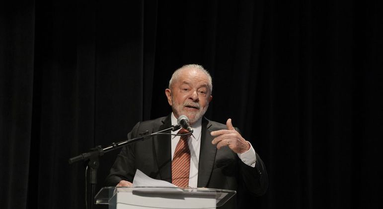 Após gastar ao menos R$ 216 mil em hospedagem, Lula se muda para o Alvorada