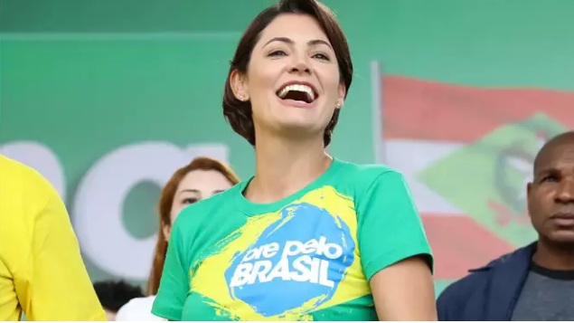 Michelle Bolsonaro manda oposição se tranquilizar e nega candidatura