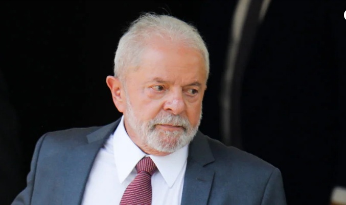 Lula joga contra si e contra o país, afirma Estadão