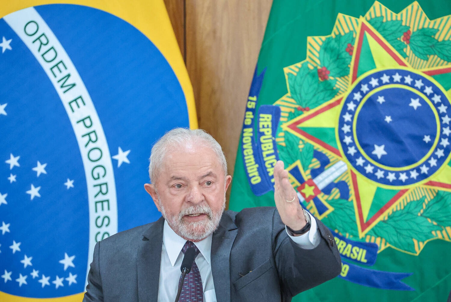 Lula reclama da Selic, mas taxa atingiu o maior patamar do século no primeiro mandato petista