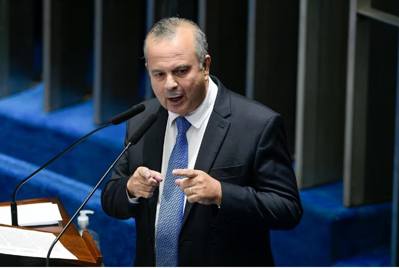 Perigo é até a China quebrar, diz Rogério sobre suposta indicação de Dilma ao Brics