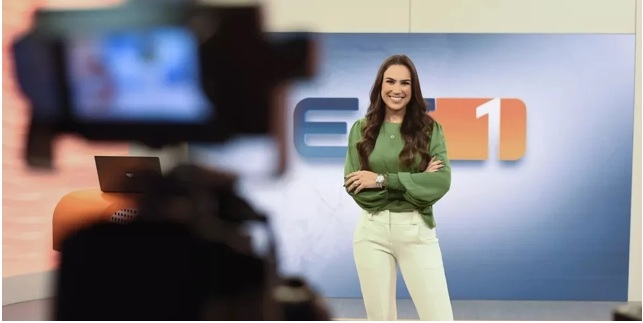 Globo demite apresentadora, após vê-la na Record sem autorização: “Desligada hoje”