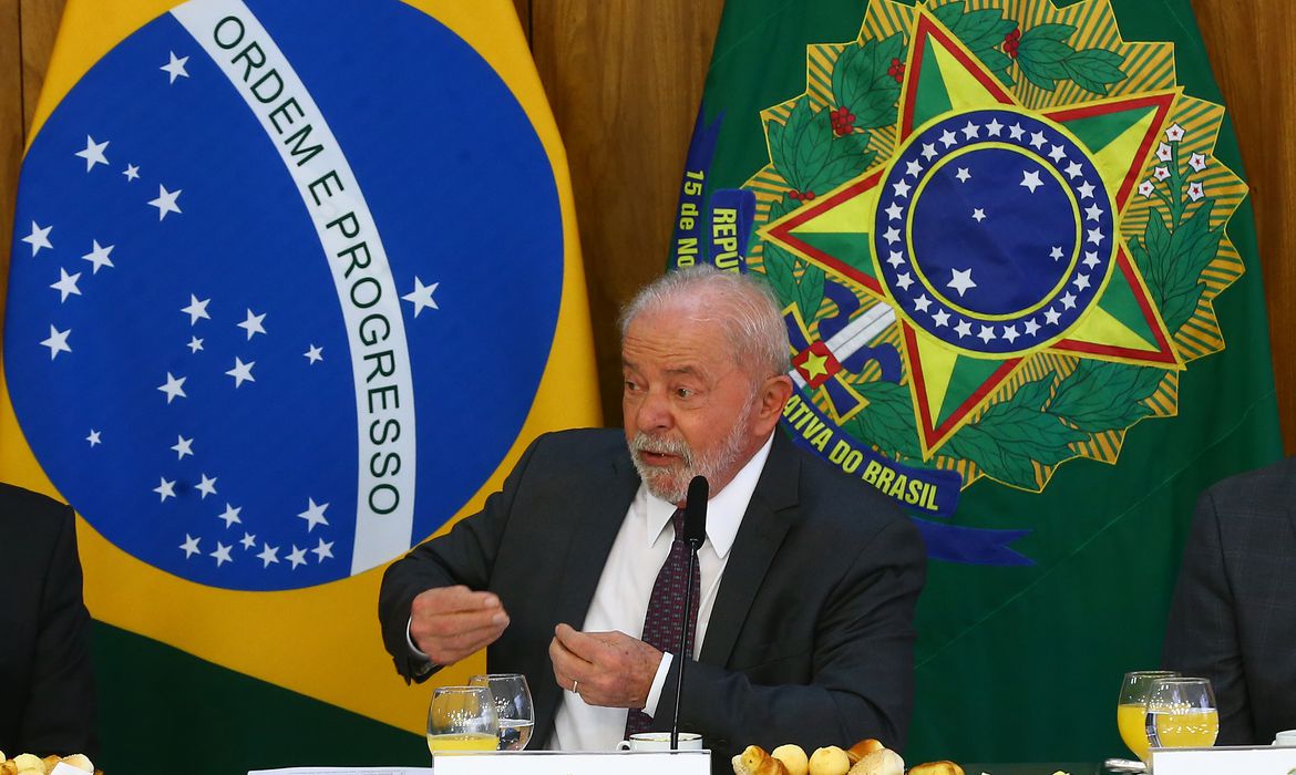 Presidência compra 11 móveis ao custo de R$ 379 mil sem licitação