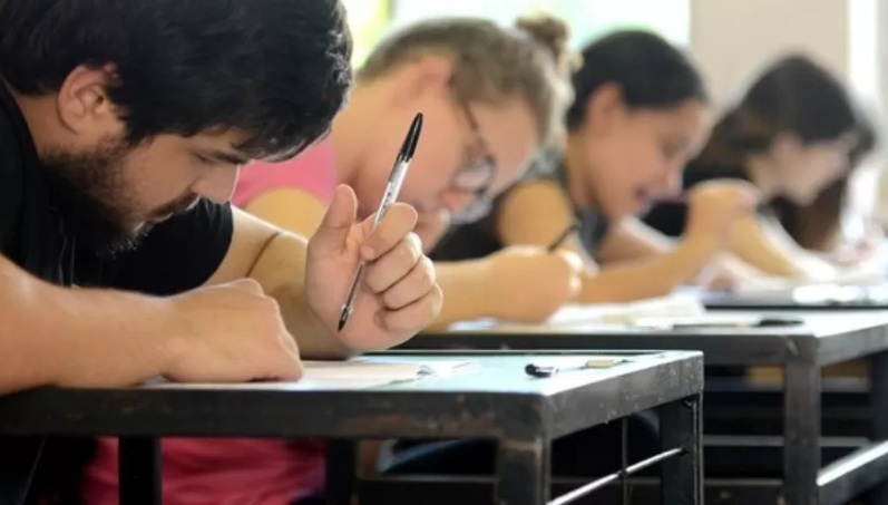 Concursos públicos oferecem 45,1 mil vagas com salários de até R$ 32 mil; confira