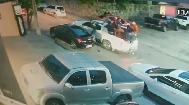 VÍDEO: Bando criminoso chega em concessionária e rouba mais de 20 carros