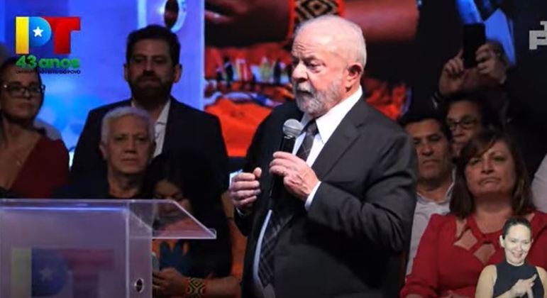 Aniversário do PT tem críticas ao Banco Central e agradecimento de Lula a José Dirceu
