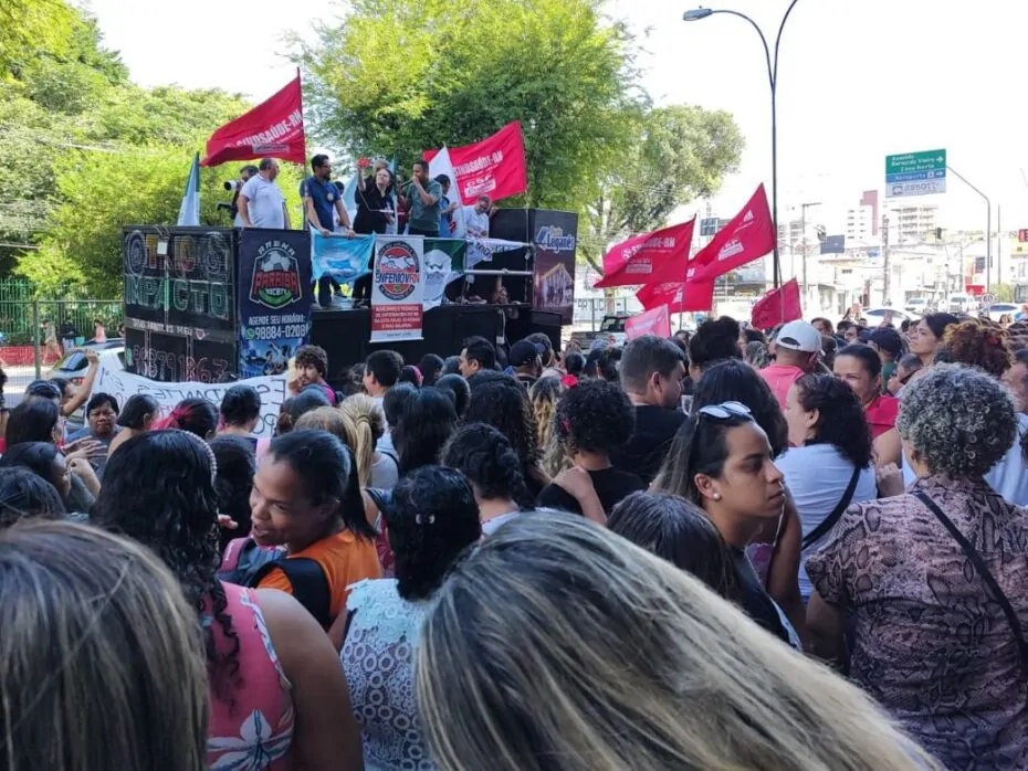 Enfermeiros fazem protesto em Natal para cobrar implantação do piso salarial da categoria