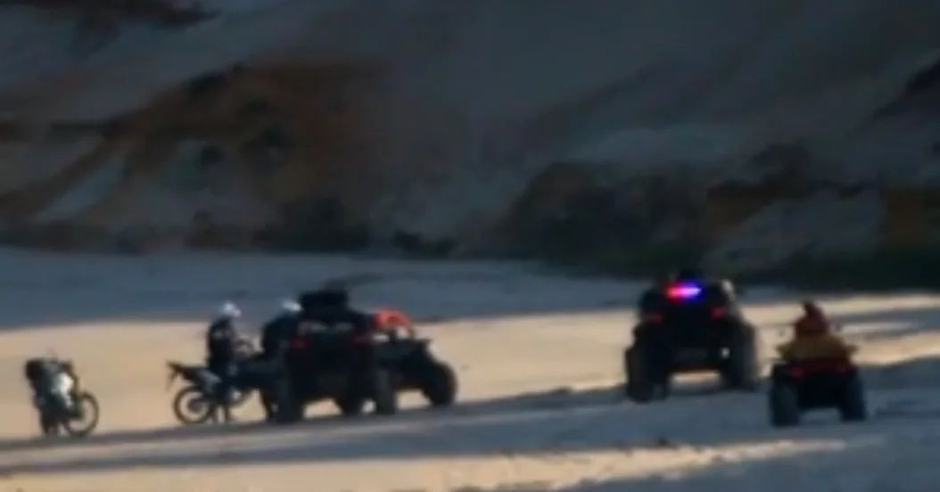 Motoristas de UTVs que faziam manobras perigosas próximo a falésias são notificados pelos Bombeiros no RN