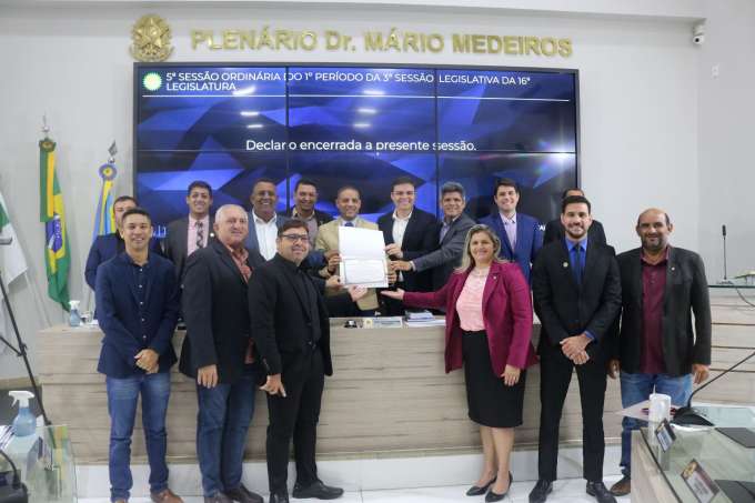 Vereadores prestam homenagem a Wolney França, presidente da Câmara de Parnamirim