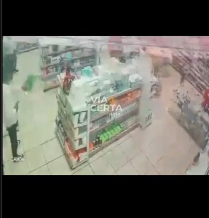 VÍDEO: Homens realizam arrastão em farmácia na cidade de Extremoz