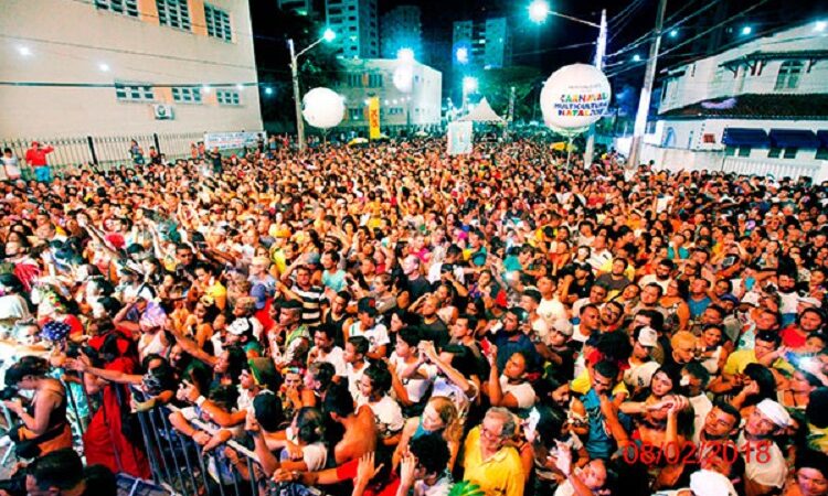 Cavaleiros, Michele Andrade e Fundo de Quintal são atrações de hoje no Carnaval em Natal; veja programação