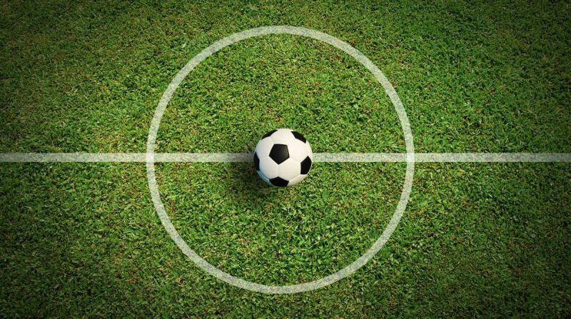 Menino de 9 anos erra gol e é espancado por colegas em escola