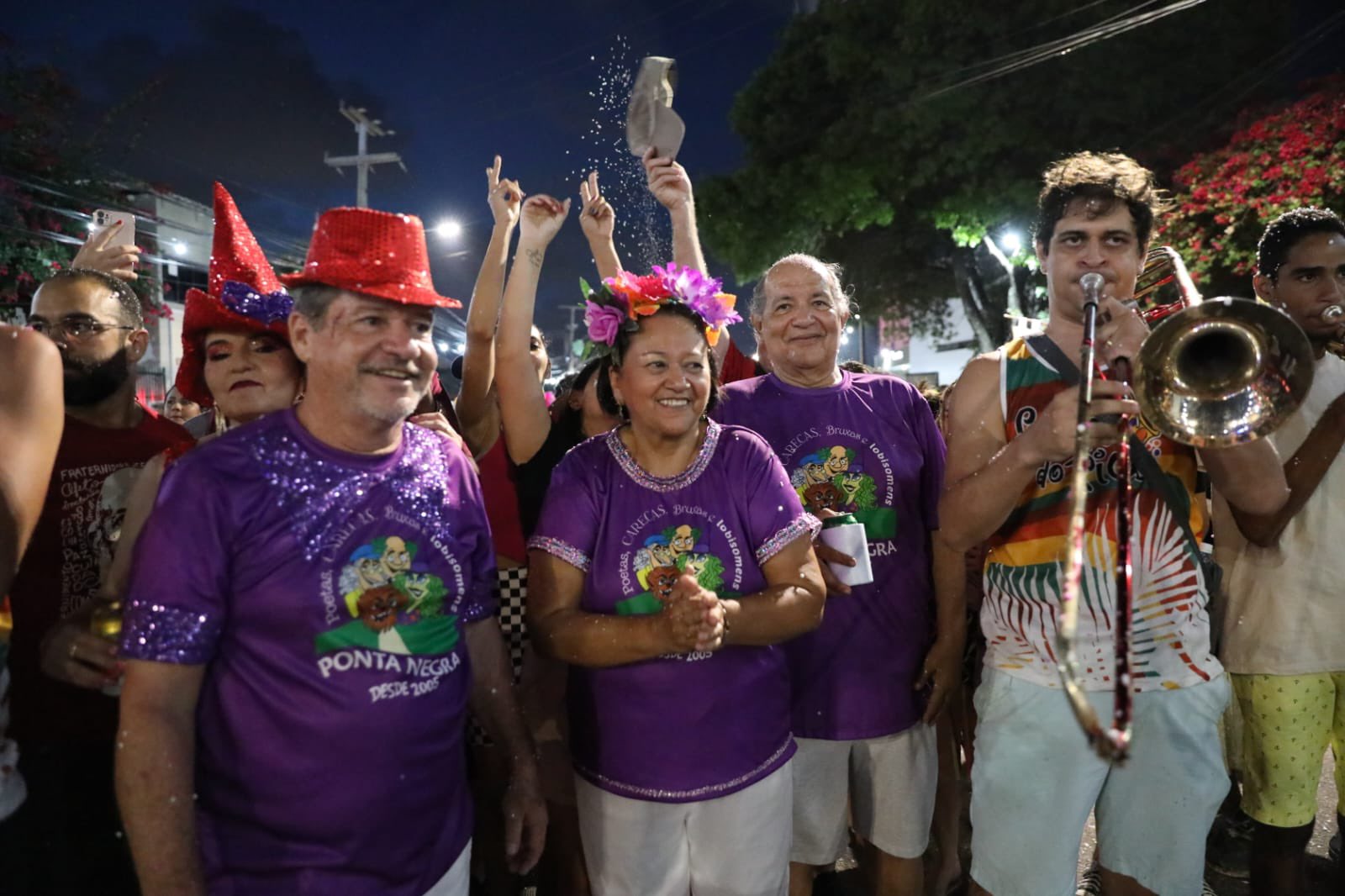 VÍDEO: Fátima cai no frevo em bloco de carnaval de Ponta Negra