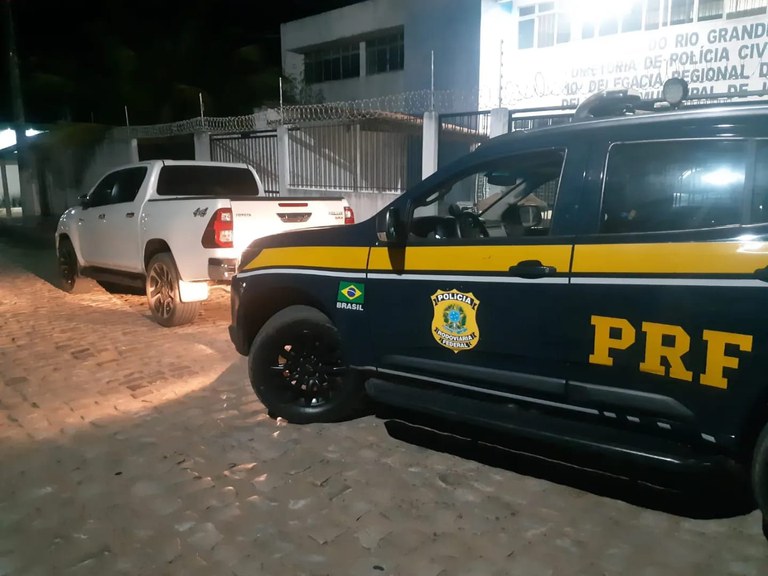 PRF prende sete pessoas, recupera três veículos e apreende uma arma de fogo no RN nos dois primeiros dias de...