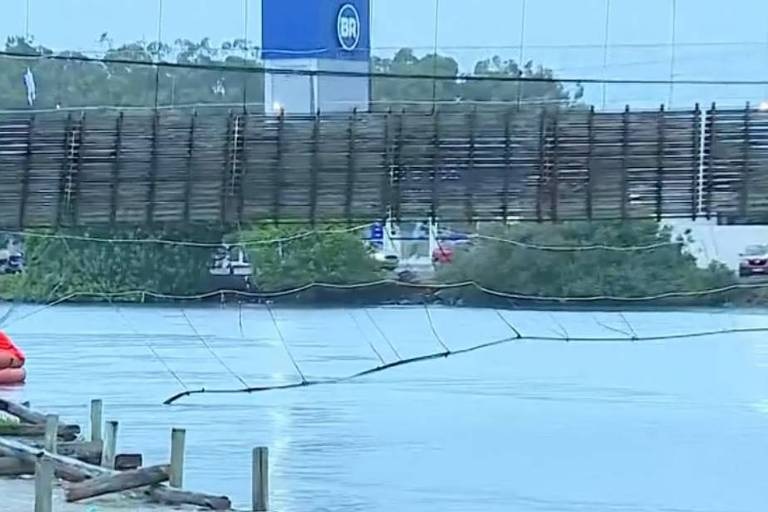 Ponte entre Rio Grande do Sul e Santa Catarina desaba durante a travessia de cem pessoas