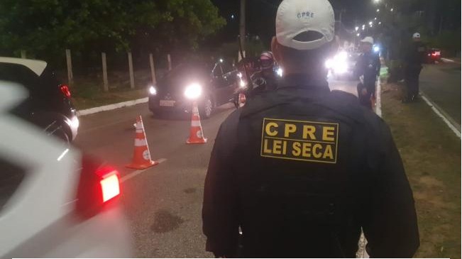 Três idosos são presos na Lei Seca dirigindo sob efeito de álcool em Natal