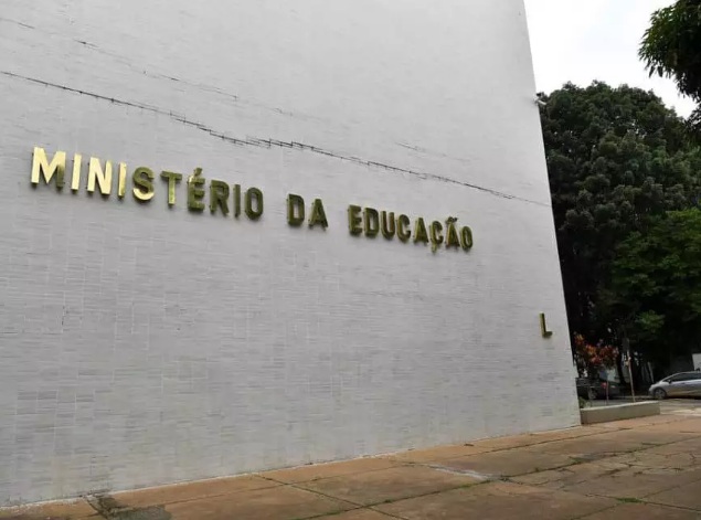 MEC irá rever reforma que modernizou o ensino médio