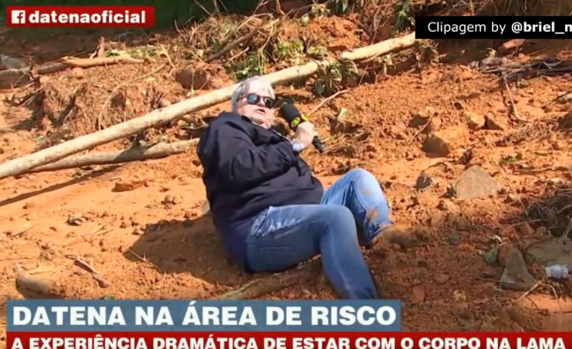 VÍDEO: Datena vai até a região onde ocorreu a tragédia no litoral de SP, cai e fica preso na lama