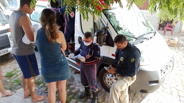 PRF socorre criança vítima de engasgo em Natal