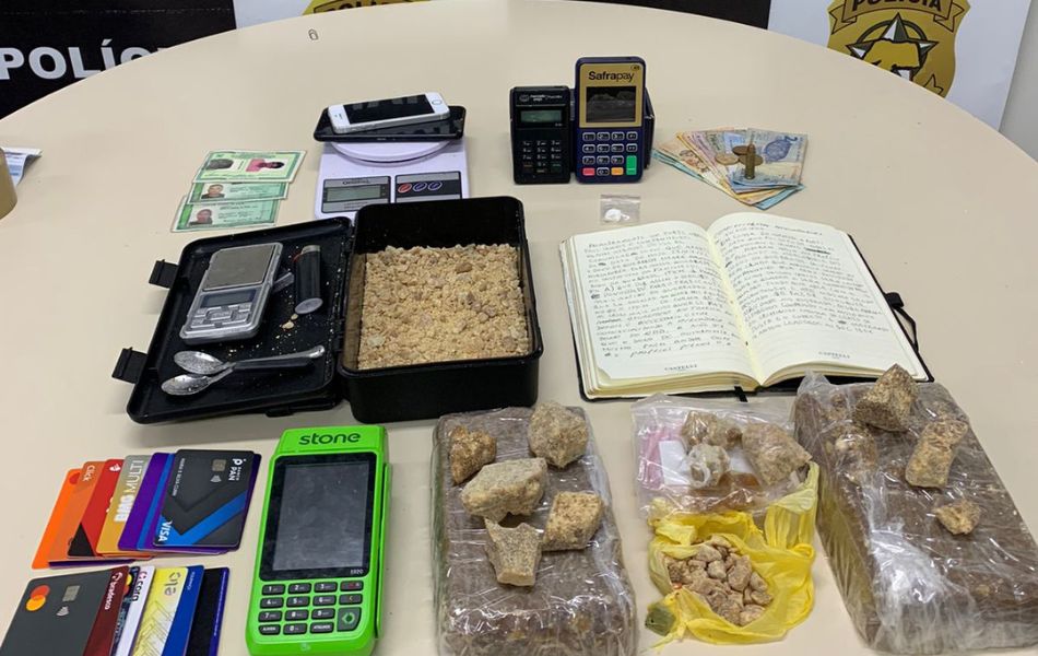 Casal é preso com drogas avaliadas em R$ 80 mil na zona Sul de Natal após denúncia por WhatsApp