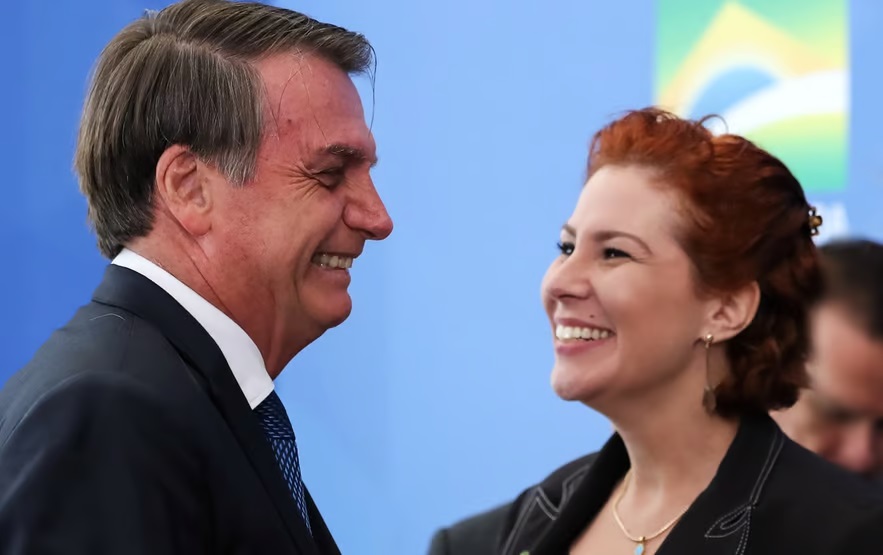 "Não li nem vou ler", diz Bolsonaro sobre entrevista com Zambelli