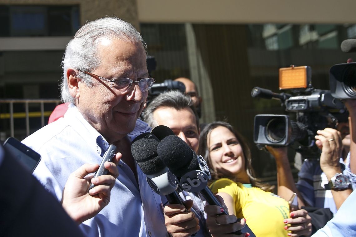 José Dirceu é submetido a cirurgia para drenagem de hematoma no crânio