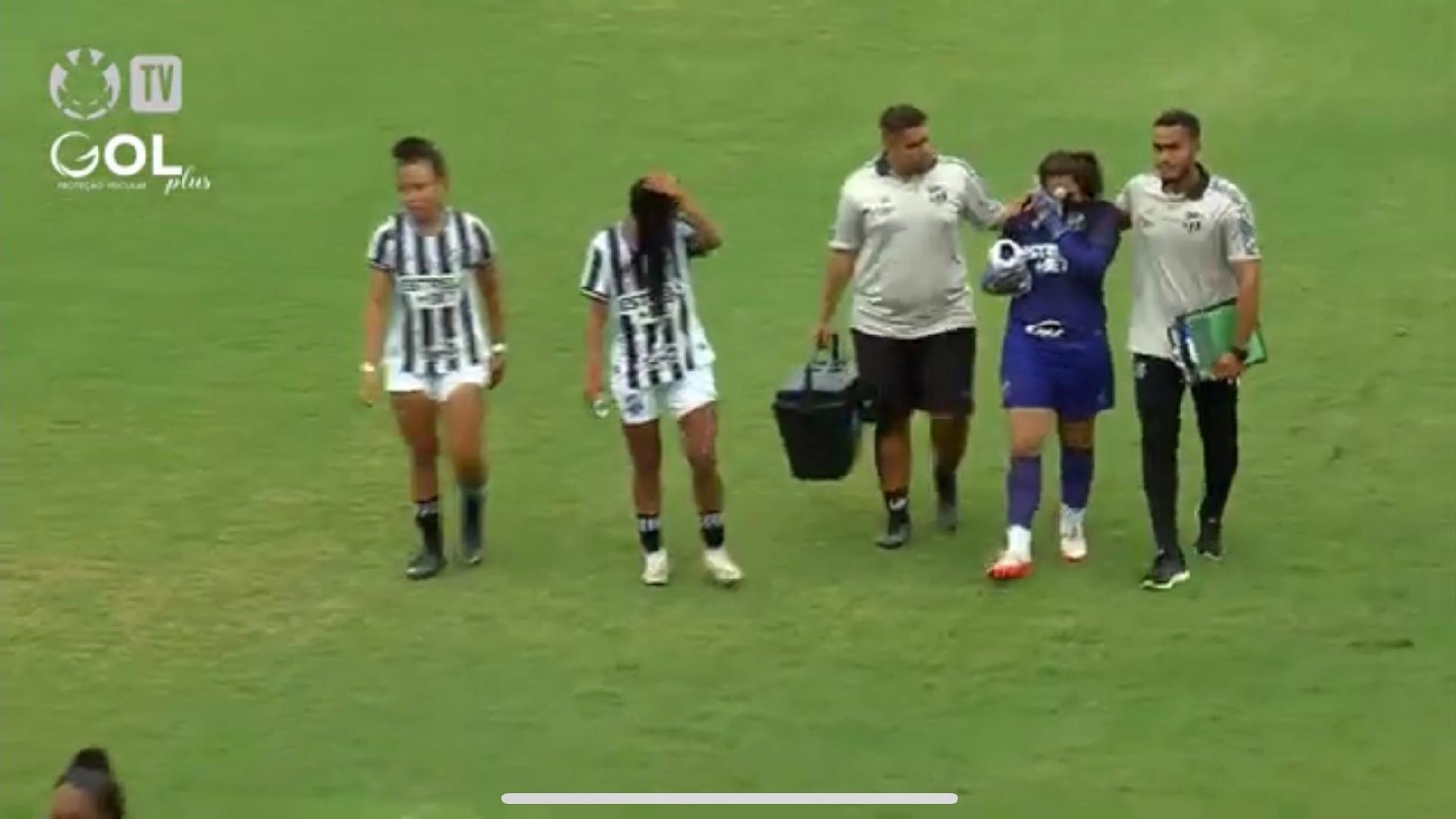 Goleira sai chorando de campo após levar 14 gols no Brasileirão